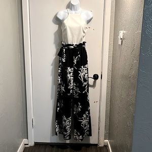 Beautiful black and white one piece pant suit by Shop 17. Size small.